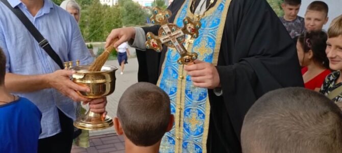В Донском храме г. Новошахтинска продолжают встречать детей из Северодонецка.