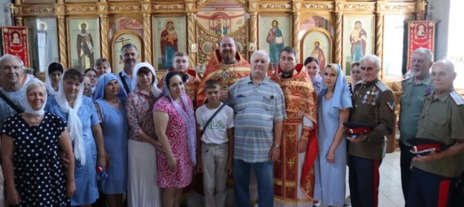 Поздравления с 19 — летием назначения настоятелем Донского храма г. Новошахтинска принял протоиерей Роман Амплеев.