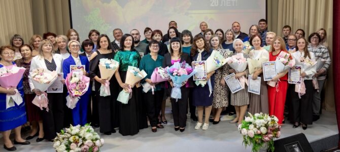 Торжественный концерт, посвященный 20-летию Социально-реабилитационного центра для несовершеннолетних в городе Новошахтинске. Торжественный концерт, посвященный 20-летию Социально-реабилитационного центра для несовершеннолетних в городе Новошахтинске.