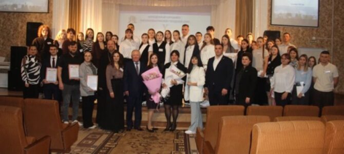 Протоиерей Роман Амплеев принял участие в первом заседании с нового 11-го созыва Молодежного парламента в Новошахтинске Протоиерей Роман Амплеев принял участие в первом заседании с нового 11-го созыва Молодежного парламента в Новошахтинске