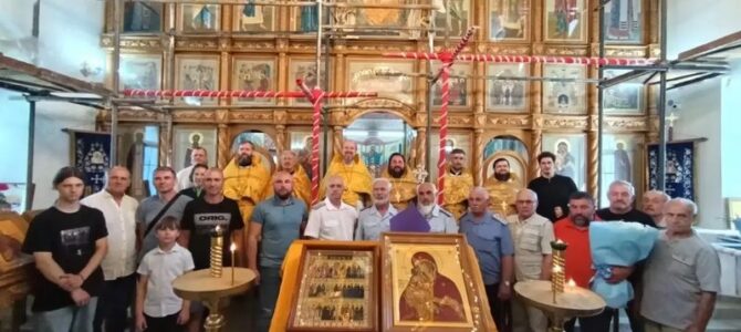 Соборное богослужение в Донском храме Новошахтинска с участием духовенства и казачества Соборное богослужение в Донском храме Новошахтинска с участием духовенства и казачества