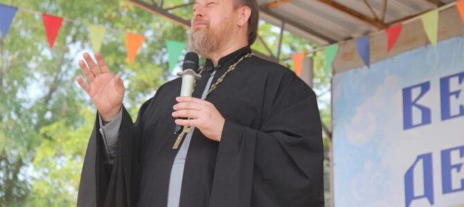 В Новошахтинске прошёл праздник, посвящённый Дню семьи, любви и верности В Новошахтинске прошёл праздник, посвящённый Дню семьи, любви и верности