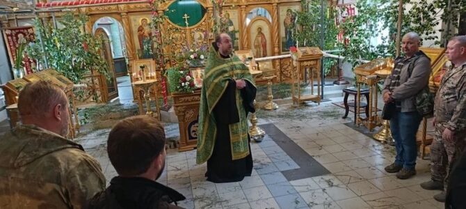 Духовник станицы Мало-Несветаевской провел встречу и беседу с казаками о Святой Живоначальной Троице Духовник станицы Мало-Несветаевской провел встречу и беседу с казаками о Святой Живоначальной Троице