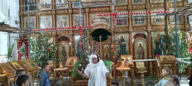 В Донском храме Новошахтинска прошла экскурсия для детей в День Святого Духа и День защиты детей В Донском храме Новошахтинска прошла экскурсия для детей в День Святого Духа и День защиты детей