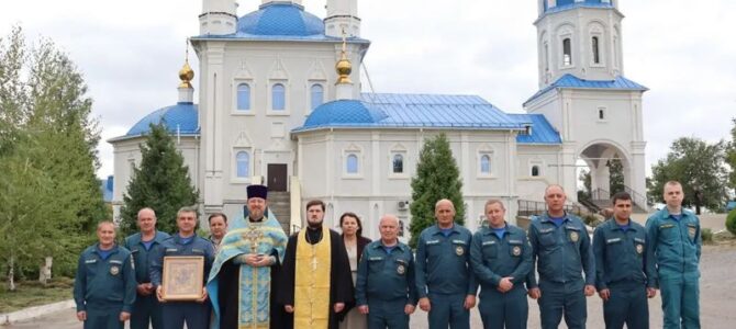 В Донском храме Новошахтинска почтили память иконы Божией Матери «Неопалимая Купина» В Донском храме Новошахтинска почтили память иконы Божией Матери «Неопалимая Купина»