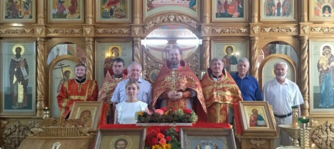 В храме Донской иконы Божией Матери г. Новошахтинска почтили память священномученика Александра, епископа Команского, небесного покровителя г. Новошахтинска и покровителя города.