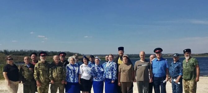 Духовник казаков ГКО «Новошахтинское» благословил отчетной Большой круг